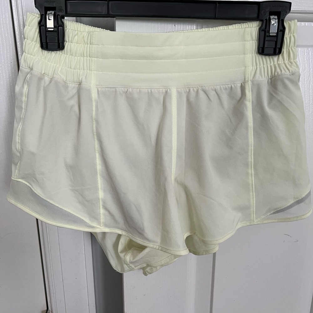 NWOT Lululemon HR Hotty Hot 2.5 in short size 6, elixir